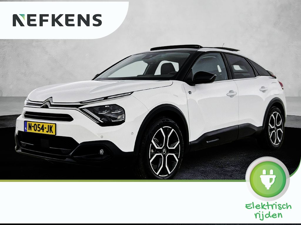 Citroën E-C4 Shine 50 kWh 136pk | Accu 91% | Navigatie | Panoramisch schuif-kanteldak | 360° Camera | Lederen comfortstoel elektrisch+verwarmd+massage | Climate Control | Adaptieve Cruise Control | Full Led koplampen | Head-up display | Parkeersensoren v+a | Keyless | Dodehoeksensor | Apple Carplay / Android Auto | Bluetooth | DAB+ radio | Donker getint glas | 18" lichtmetalen velgen |