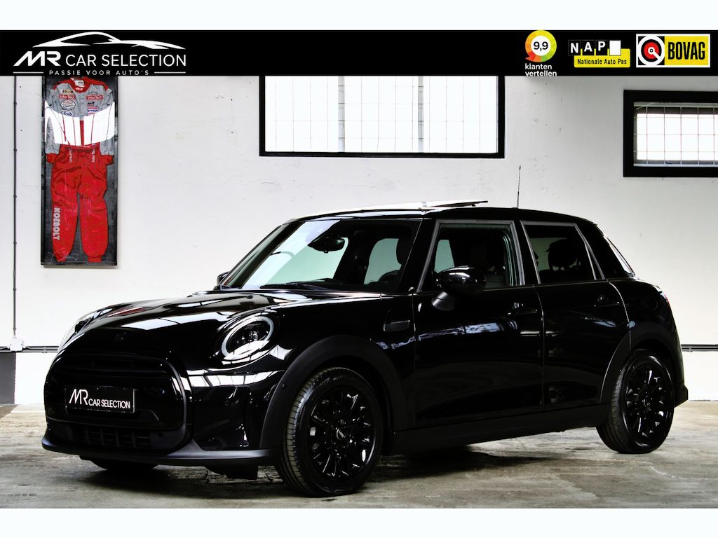 MINI Cooper 5-Deurs 1.5 Business Edition | Panoramadak | LED | Leder | Apple Car Play | 1ste eigenaar