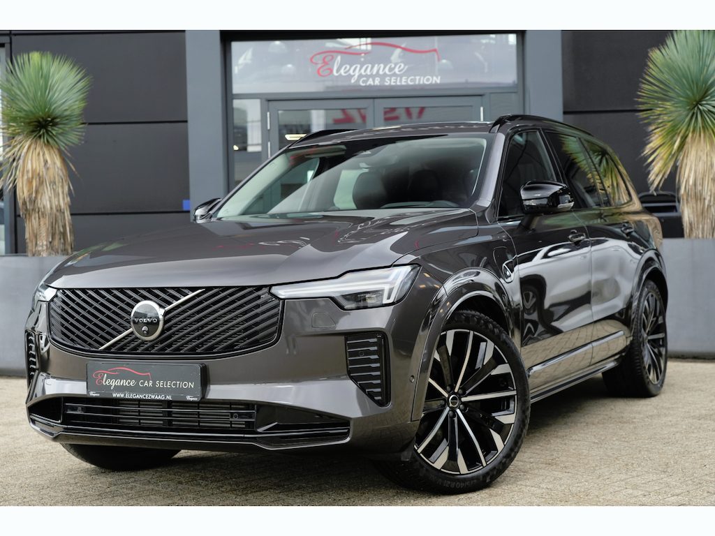 Volvo XC90 2.0 T8 FACELIFT Plug-in hybrid AWD Ultra Dark | 455 PK | Panoramadak | Bowers & Wilkins | Luchtvering | Trekhaak | Volvo XC90 2.0 T8 FACELIFT Plug-in hybrid AWD Ultra Dark met 2.0 liter 4-cilinder benzinemotor en plug-in hybride aandrijving, voorzien van panoramadak, Bowers & Wilkins premium audiosysteem,