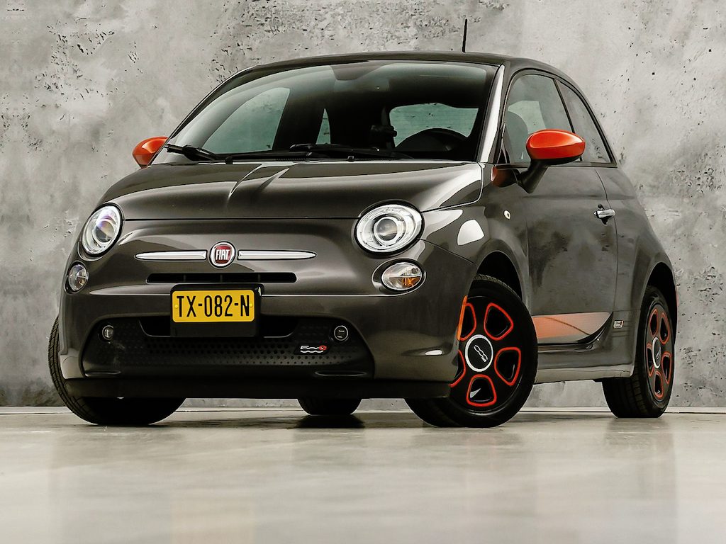 Fiat 500e 24kwh Automaat (SCHUIFDAK, VIRTUAL COCKPIT, CLIMATE, STOELVERWARMING, SPORTSTOELEN, CRUISE, PARKEERSENSOREN, NIEUWE APK, NIEUWSTAAT)