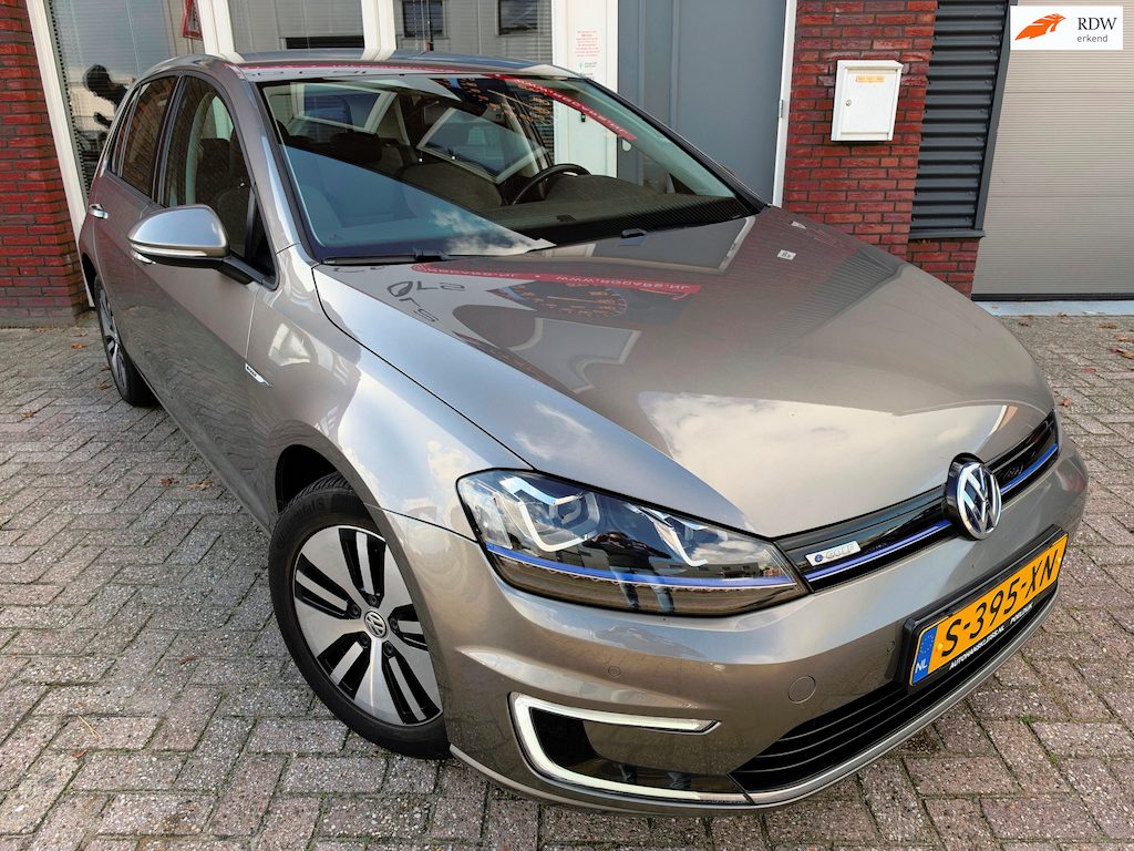 Volkswagen E-Golf AUT / Navi / Clima / Carplay / PDC / LED