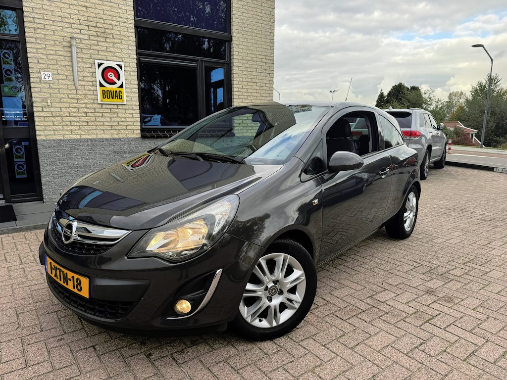 Opel Corsa 1.2-16V BlitZ-nap- stoelverwarming-nav-pdc