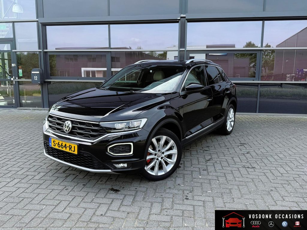 Volkswagen T-Roc 1.5 TSI Style Business/ Panorama dak/ Virtual dashboard/leder/ Dodehoek