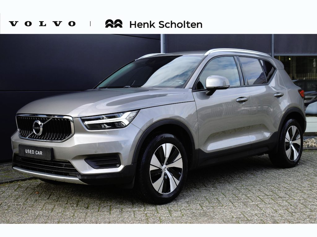 Volvo XC40 T3 Momentum Pro | Achteruitrij Camera | 100% Dealeronderhouden | Stoel Verwarming | Voorruit verwarming | 18"LM Velgen | Parkeer sensoren V+A | Trekhaak | Extra Donker Glas Achter |