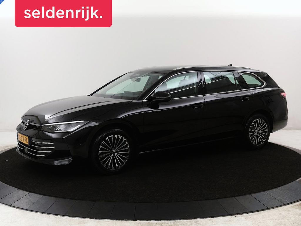 Volkswagen Passat Variant 1.5 eTSI MHEV Elegance | Leder/alcantara | Adaptive cruise | Head-up | Stuur/stoelverwarming | Camera | Park assist | Sfeerverlichting | Carplay