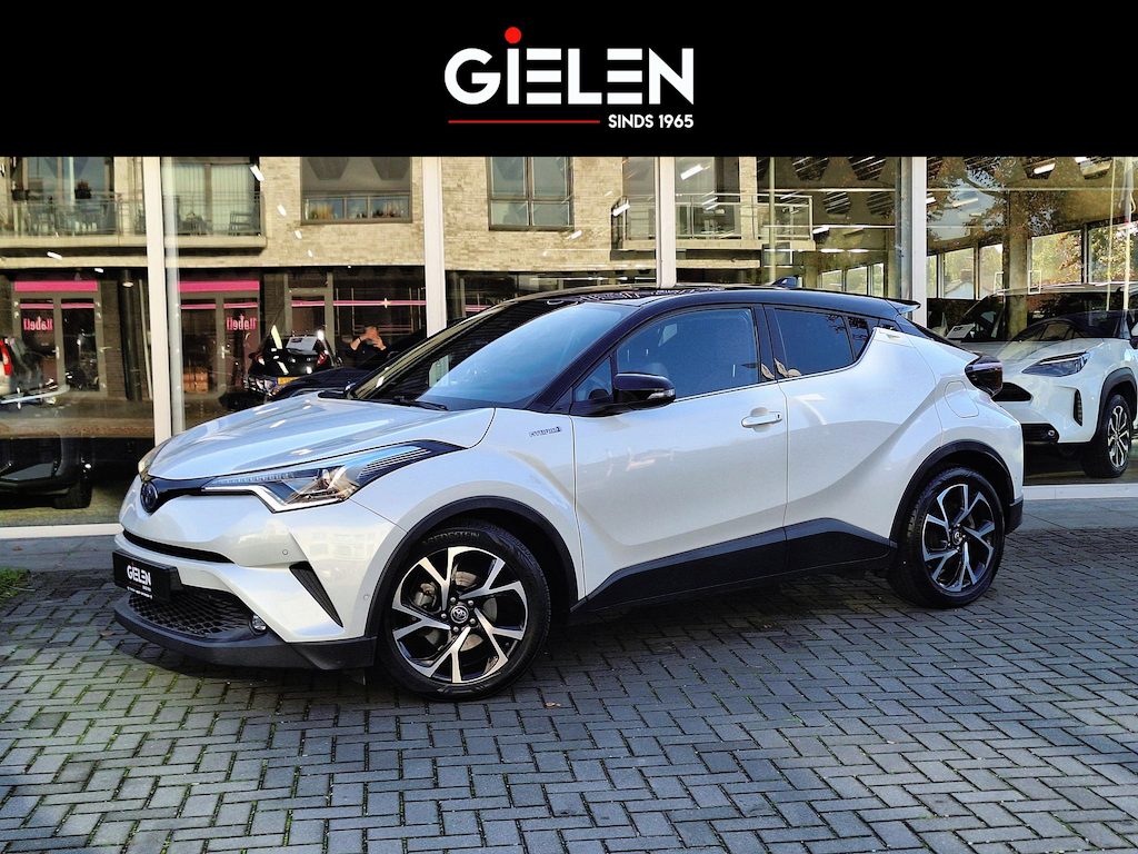 Toyota C-HR / C-HR+ 1.8 Hybrid Bi-Tone Plus | JBL, Dodehoekherkenning, Parkeersensoren, Stoel + Stuurverwarming, LED Pakket