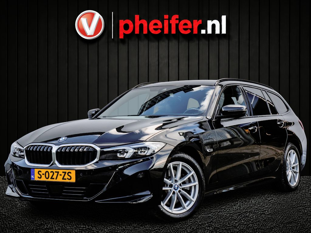 BMW 3-Serie Touring 320e Trekhaak/ Sportstoelen/ Camera/ Navigatie/ Stoelverwarming/ Leer