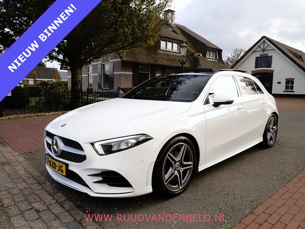 Mercedes-Benz A-klasse 200 AMG / PANODAK / SFEERVERLICHTING / CAMERA / CRUISE / NAVI