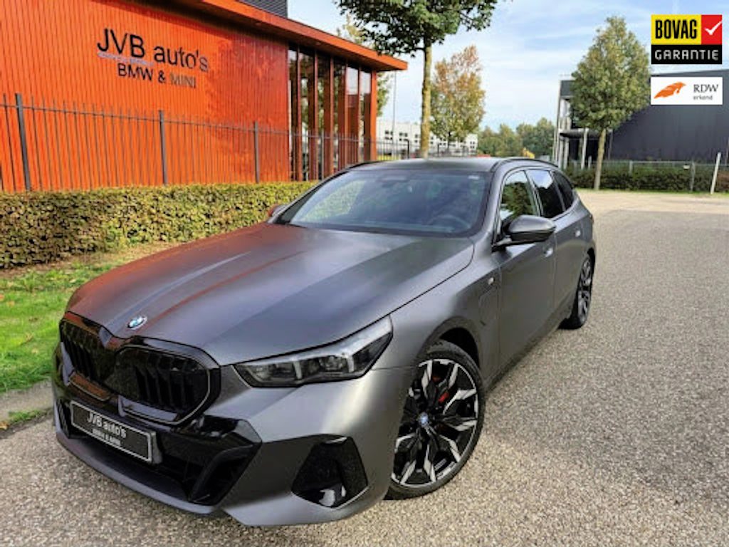 BMW 5-Serie Touring 550e xDrive M-Sport PRO, trekhaak, B&W