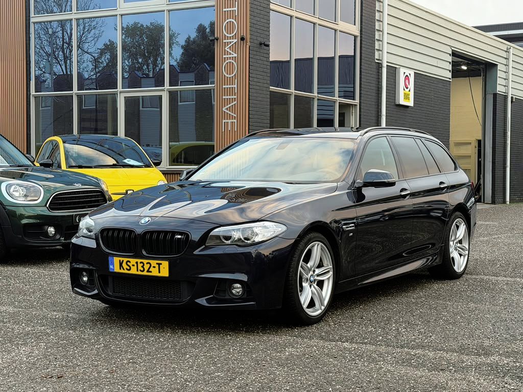 BMW 5-Serie Touring 520i M Sport Edition High Executive | Pano | Memory