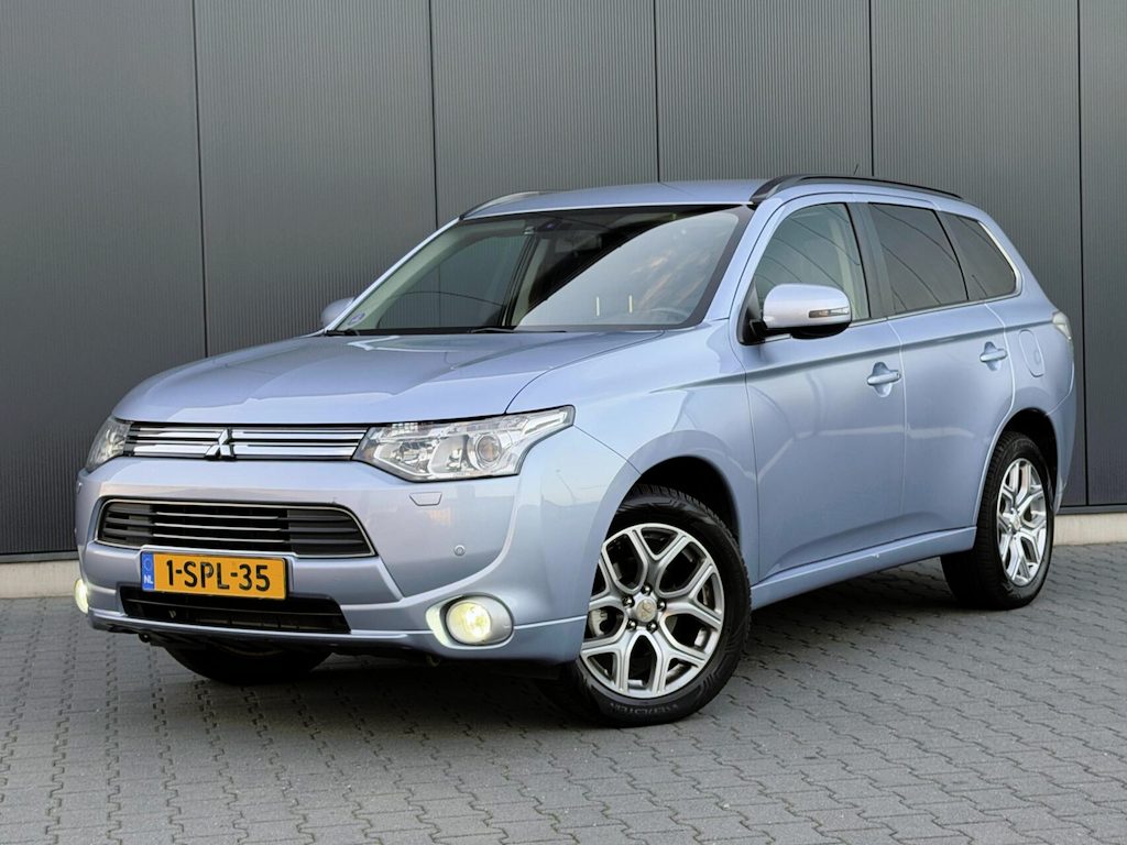 Mitsubishi Outlander 2.0 PHEV Instyle+ 4WD Navi - Xenon - Trekhaak