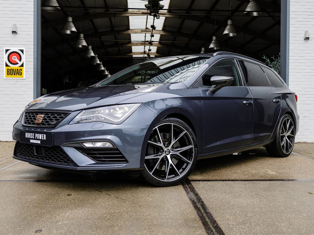 SEAT Leon ST 2.0 TSI 4DRIVE CUPRA 300 Ultimate Edition *Pano | ACC | Keyless | Trekhaak | Apple Carplay | Leder | Stoelverwarming | Camera | Clima*