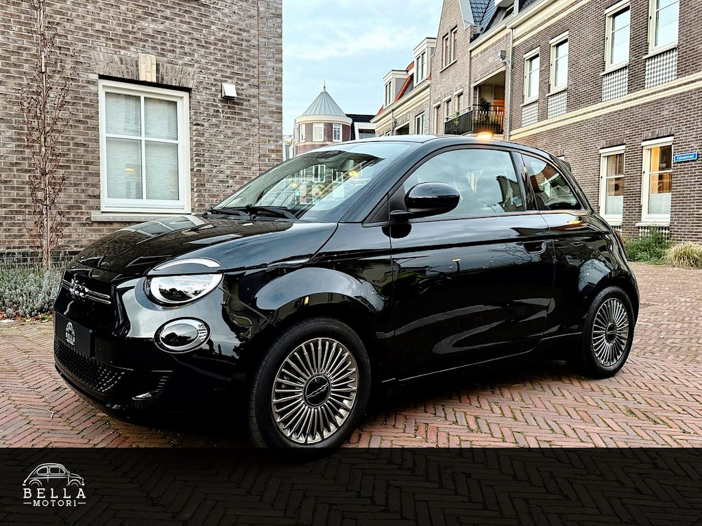 Fiat 500e Icon 42 kWh | SOH 94,5% | RIJKLAARPRIJS | Achteruitrijcamera | Apple CarPlay | Stoelverwarming