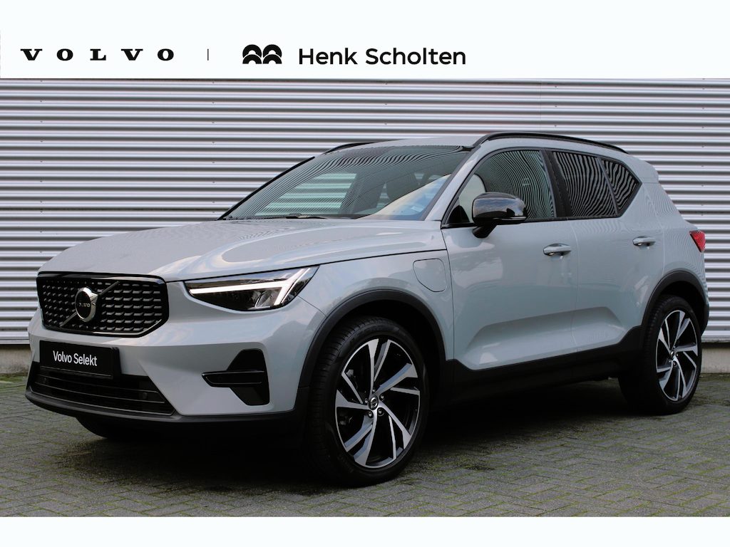Volvo XC40 1.5 T4 Recharge Plug-in hybrid Plus Dark | Elektrisch Verstelbare Voorstoelen Met Geheugen | Trekhaak Semi Elektrisch Inklapbaar | 20-inch Lichtmetalen Velgen | Harman/Kardon Premium Geluidssysteem | Achteruitrijcamera | Stuurverwarming | Stoelverwarming | Elektrische Achterklep | Adaptieve Cruise Control | Pilot Assist | Apple Carplay | Android Auto |
