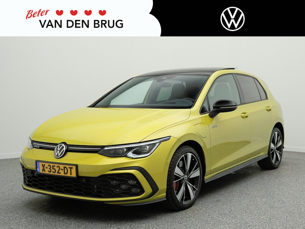 Volkswagen Golf GTE 1.4 eHybrid 245pk DSG | Trekhaak | Lederen bekleding | Head-up display | Panorama-dak | Dynamic Chassis Control |