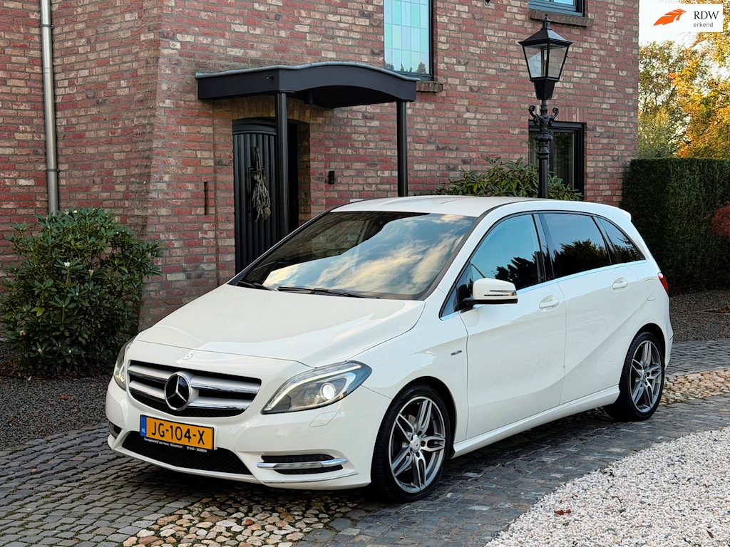 Mercedes-Benz B-klasse 180 Ambition Navi Led trekhaak mooi!