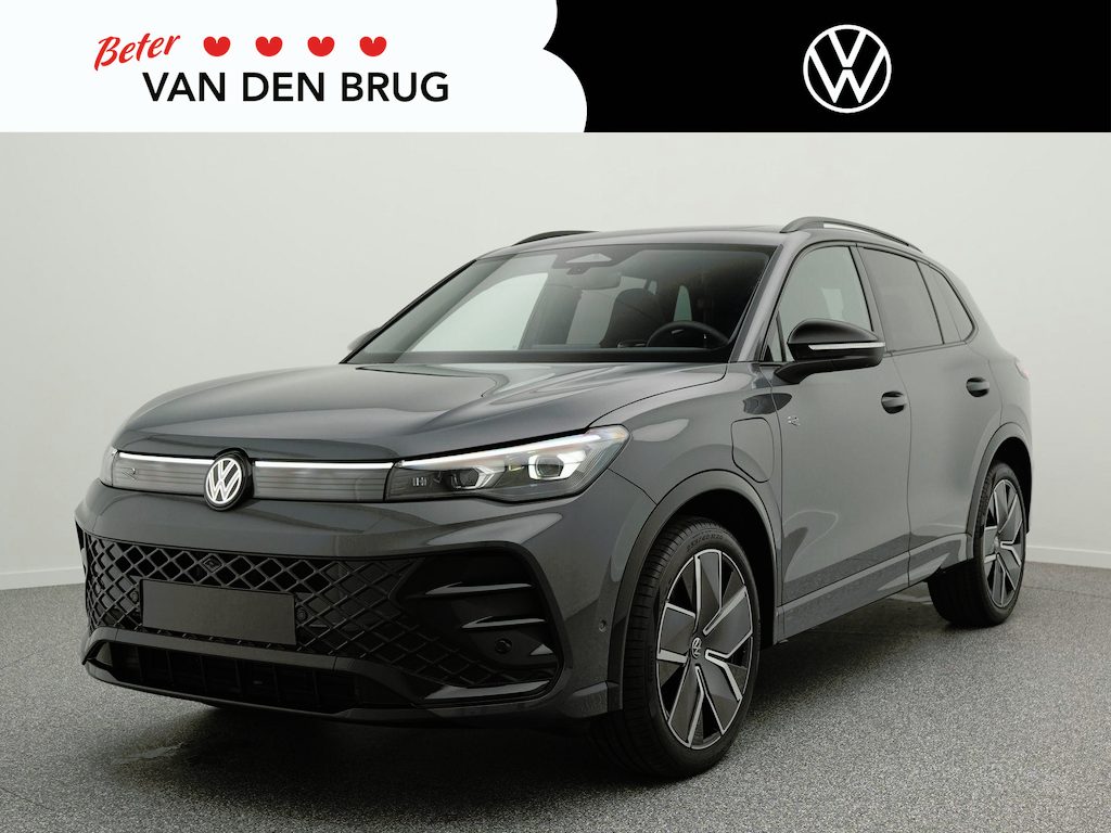 Volkswagen Tiguan 1.5 eHybrid R-Line Edition 204pk | Wegklapbare trekhaak | Stoelverwarming | LED-Matrix | 360 graden Camera |