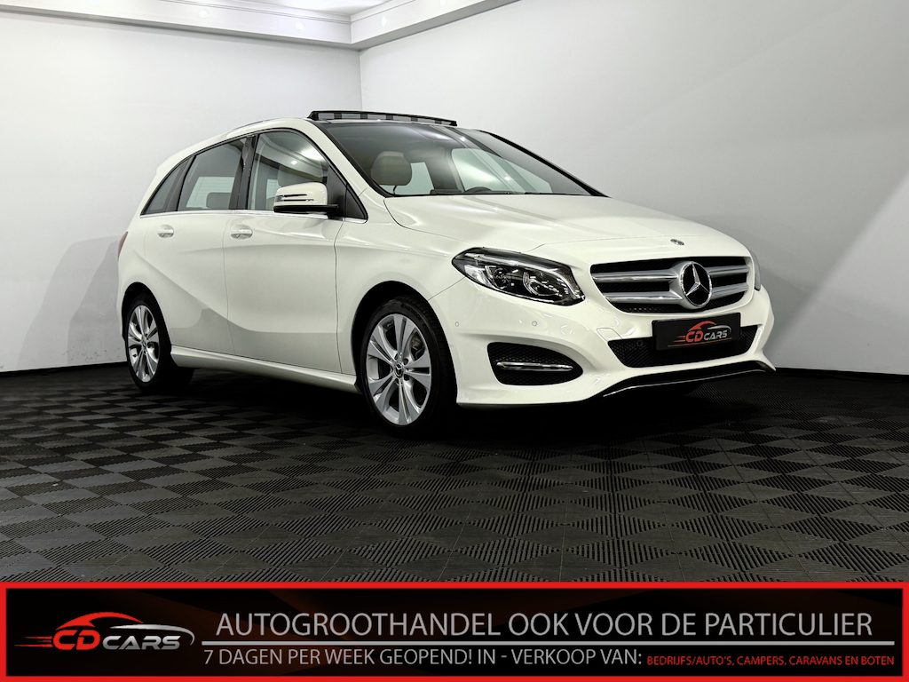 Mercedes-Benz B-klasse 180 Business Solution AMG Panoramadak, Leder, Camera, Cruise control, Clima, Keyless start, Stoelverwarming, A start stop