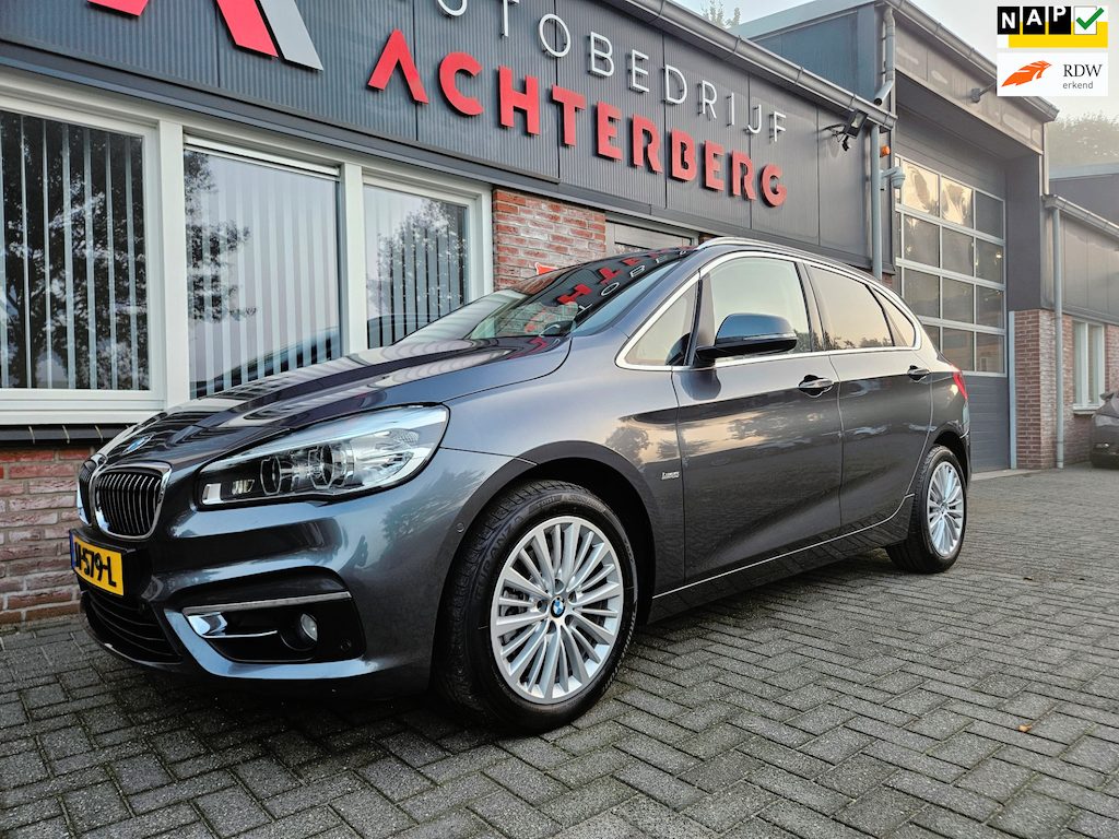 BMW 2-Serie Active Tourer 220i Centennial High Executive Trekhaak! Automaat! Leer! Camera! 192PK! NAP! Mooie/Nette Auto!