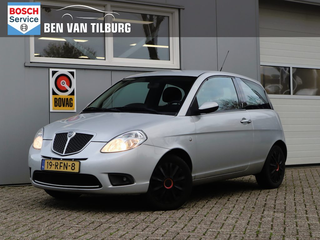 Lancia Ypsilon 1.2 Oro / Elektrische ramen / Trekhaak / Airco / Bluetooth radio