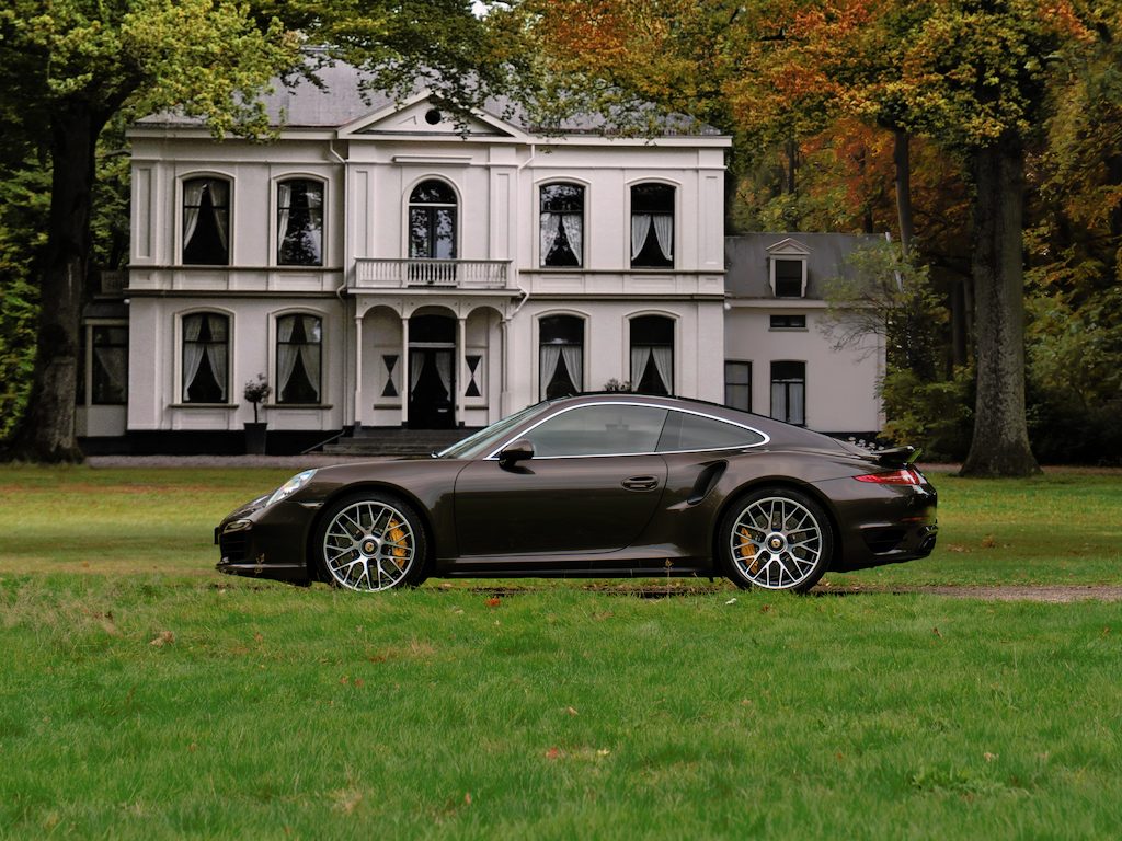 Porsche 911 3.8 Turbo S | Schuifdak | Keramisch | NL-auto | Dealer onderhouden