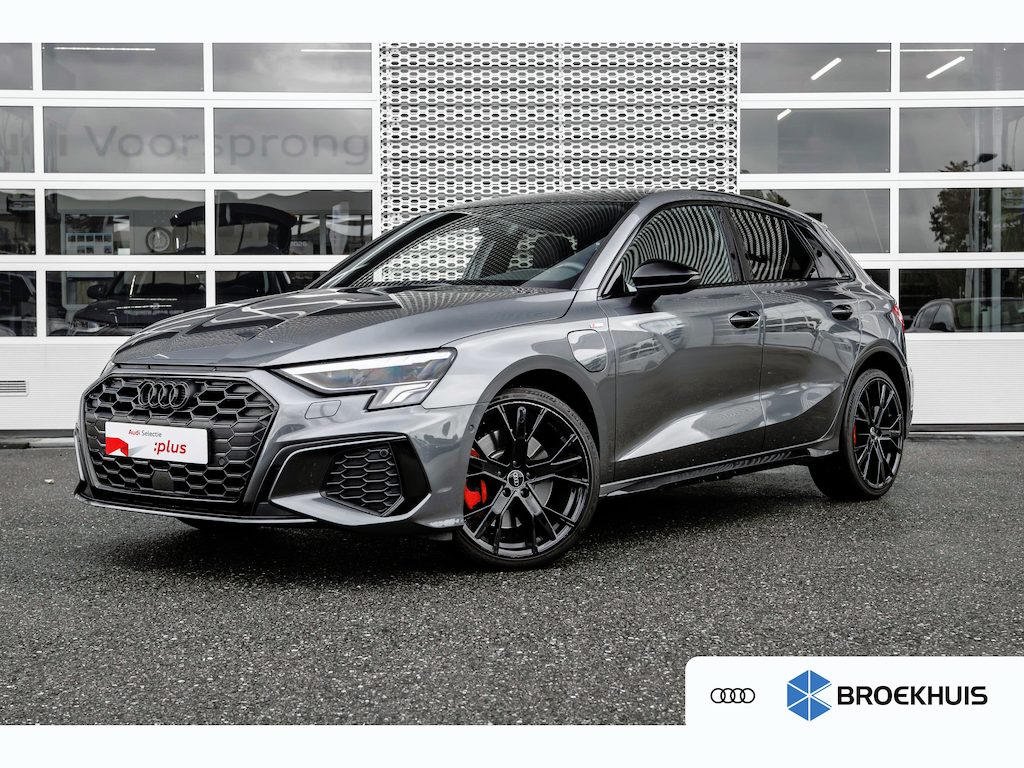 Audi A3 Sportback 45 TFSI e S edition Competition | Panoramadak | Achteruitrijcamera |
