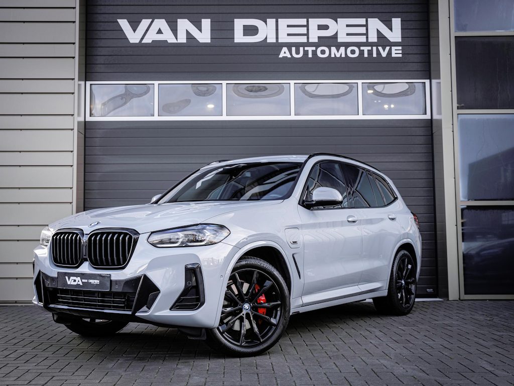 BMW X3 xDrive30e High Executive - M-Sport Pro l HUD l Leder l 20'' l Camera l Sfeerverlicht.