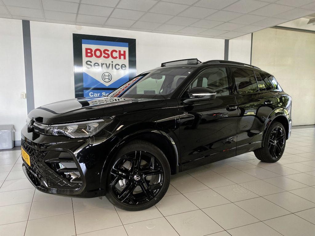 Volkswagen Tiguan 1.5 eHybrid R-Line Edition 272 PK Black-Style Panoramadak / Headup  / harman-kardon / Trekhaak/ Leer / Massage stoelen