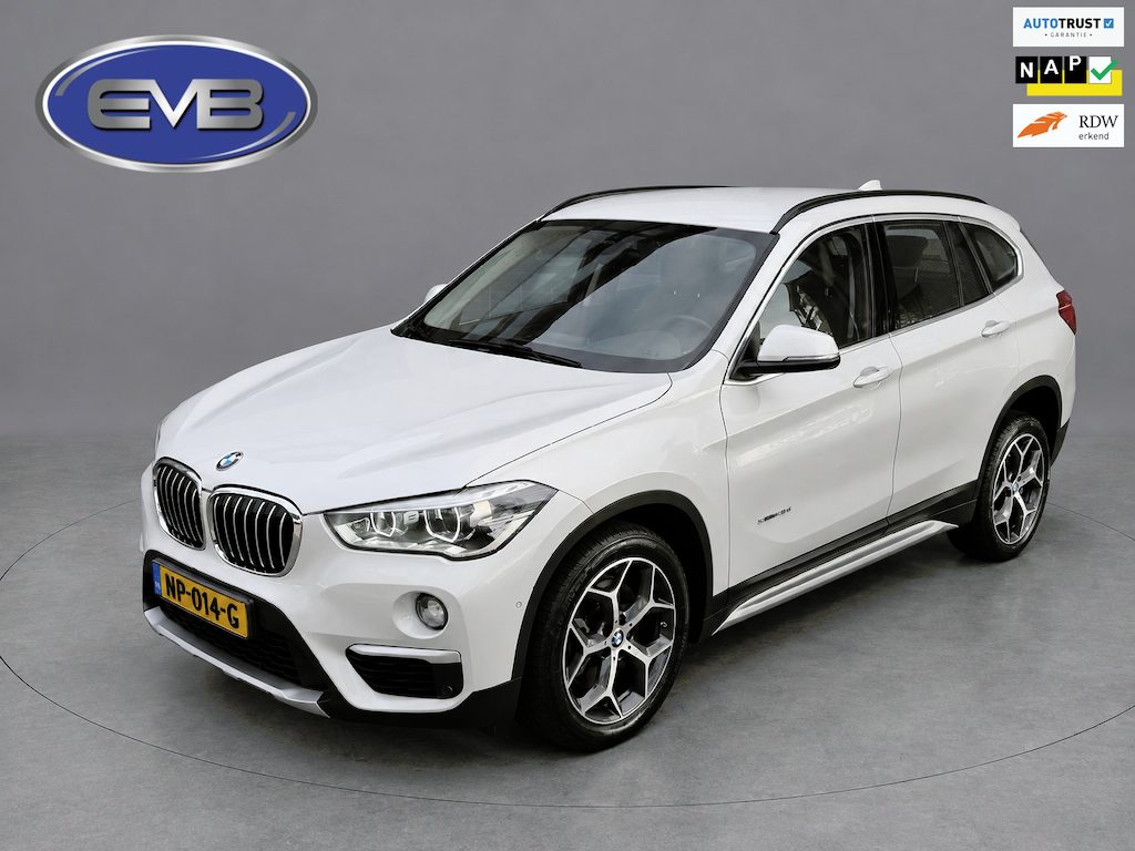 BMW X1 SDrive20i AUTOMAAT High Executive, lederen sportinterieur, afn. Trekhaak, vele opties, Origineel NL auto met nap