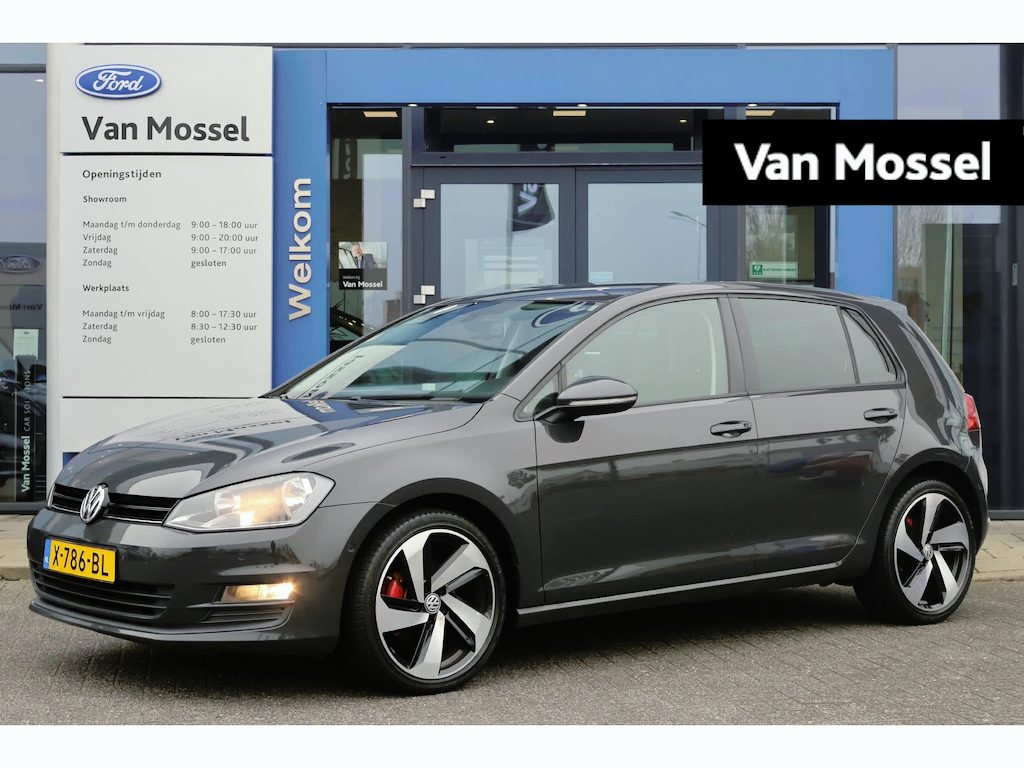 Volkswagen Golf 1.2 TSI Easyline | Climate Control | Parkeersensoren | Automatisch inparkeren | Verwarmbare Spiegels |