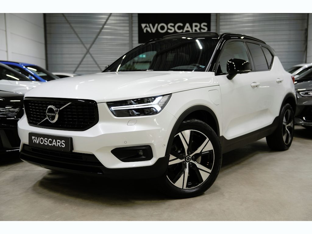 Volvo XC40 1.5 T4 Recharge R-Design 211PK * SoH 88% - Pano - 360° - Harman Kardon - Leder - Keyless - Camera *
