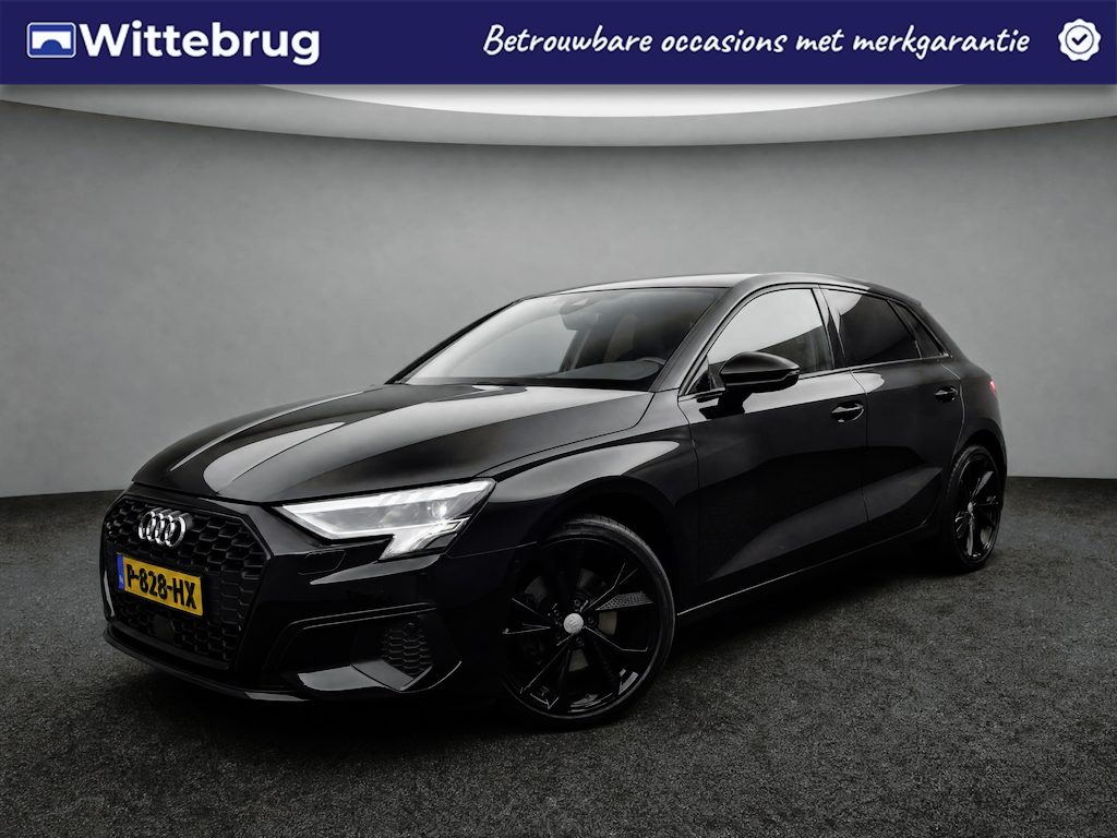 Audi A3 Sportback 30 TFSI Advanced edition / Lederen Sportstoelen / Achteruitrijcamera / Stoelverwarming / Audi Smartphone Interface / Navigatie
