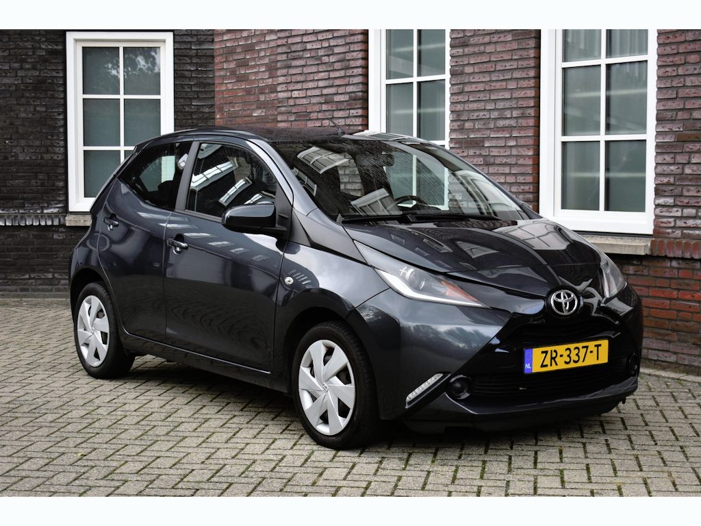 Toyota Aygo Grib Automotive B.V. – Klein in schaal, groot in service! Welkom bij Grib Automotive B.V. uit Sassenheim! Bij ons draait alles om persoonlijk contact, vertrouwen en tevreden klanten. Wij zijn een kleinschalig autobedrijf met een grote passie voor au
