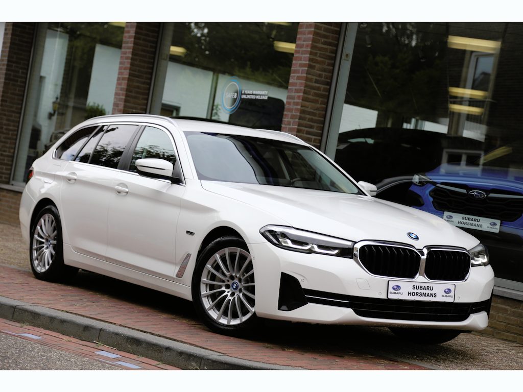 BMW 5-Serie Touring 530e Executive Livecockpit Prof Leer LED Navi Camera