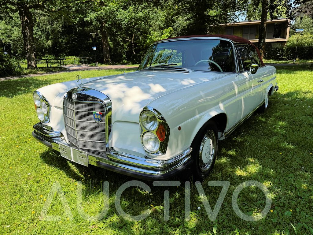 Mercedes-Benz 200-Serie 220SEB