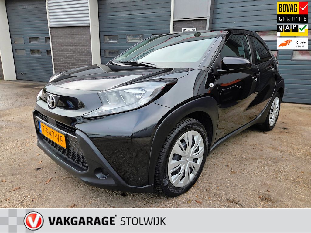 Toyota Aygo X 1.0 VVT-i MT Play, Nederlandse auto, Weinig KM, Trekhaak, AUR Camera, Telefoon, Cruise Controle.