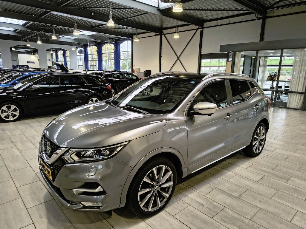 Nissan Qashqai 1.3 DIG-T 160 pk Tekna + | Trekhaak | Pano | Leder | Bose | 360° Camera | Adapt. cruise | El. verst. stoel + geh.