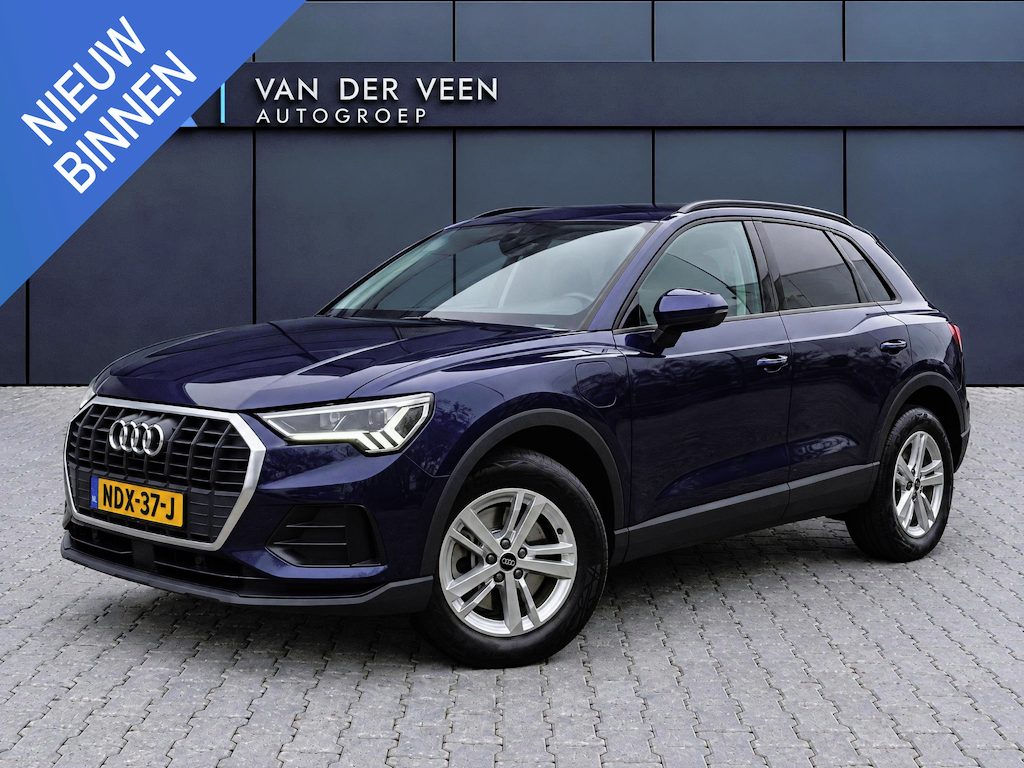 Audi Q3 45 TFSI e | Stoelverwarming | 360° Camera | Keyless entry/start | Dodehoek detectie | Lederen bekleding | Elektrische kofferbakklep | Virtual cockpit | Cruise controle | Parkeersensoren V+A | Apple CarPlay/Android Auto | Navigatie | DAB |