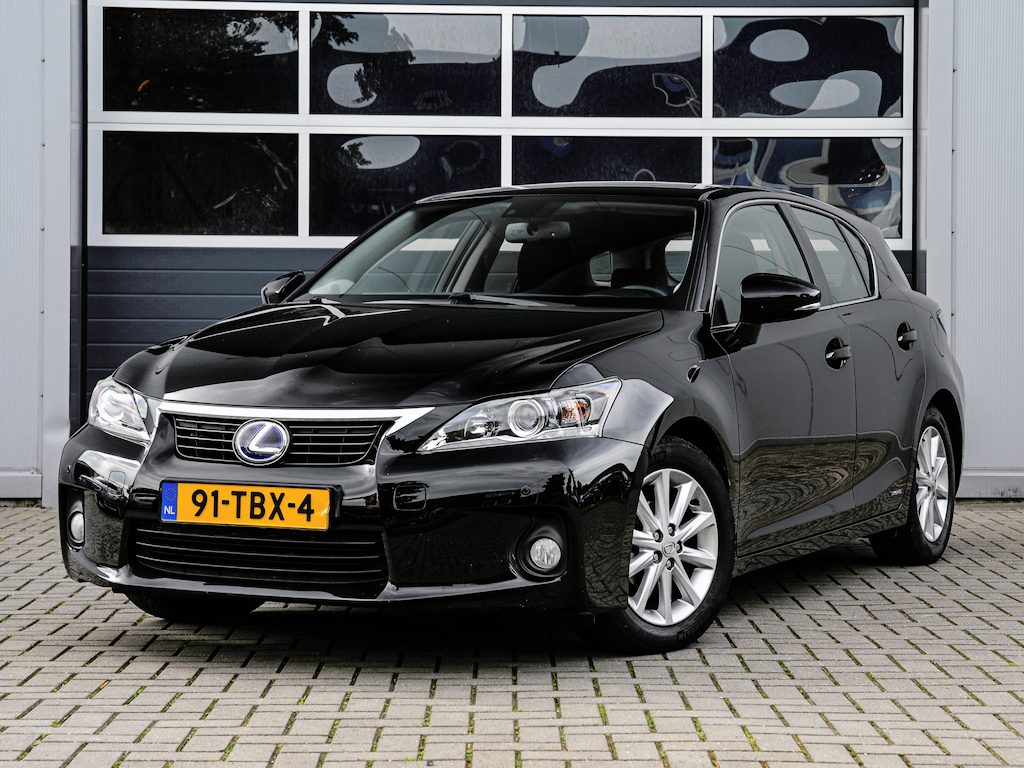 Lexus CT 200h Hybrid | Camera | Navi | Alcantara | Climate control | Cruise control | DAB+ | Trekhaak | Bluetooth