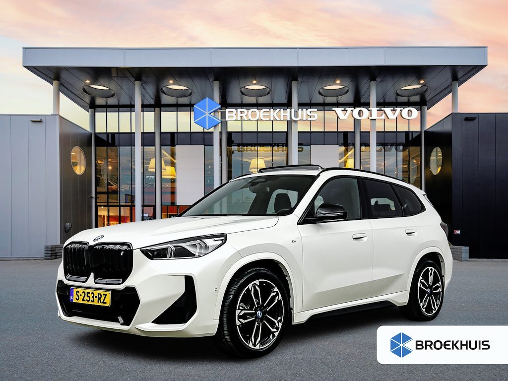 BMW iX1 xDrive30 Launch Edition 67 kWh|M-Sport|HarmanKardon|BlackLine|Trekhaak