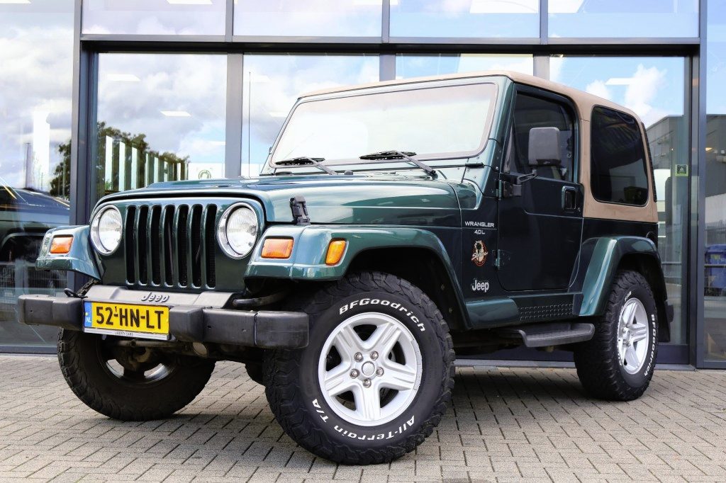 Jeep Wrangler 4.0i 4x4 Aut. HARDTOP SAHARA TJ (volledig origineel)