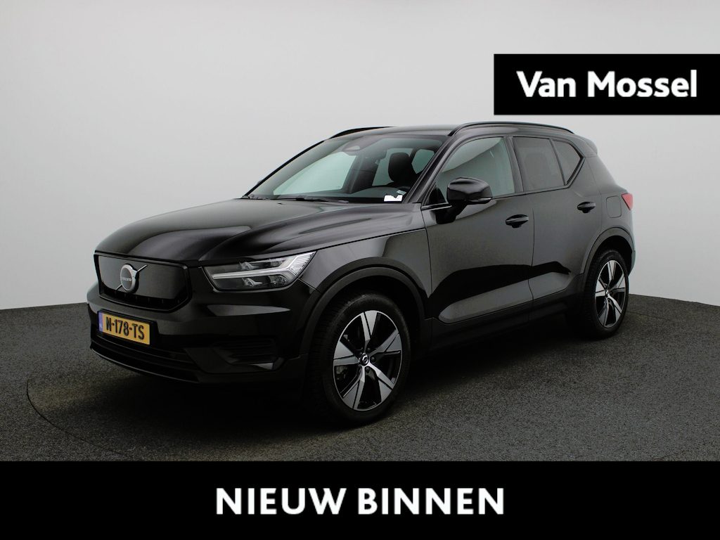 Volvo XC40 Recharge Core | Apple Carplay / Android Auto | Stoelverwarming | Stuurverwarming | Achteruitrijcamera | Lichtmetalen Velgen |