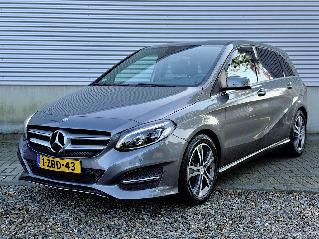 Mercedes-Benz B-klasse 180 Ambition Automaat [ Face lift mod.Fm navi,cruise,lmv,trekhaak ]