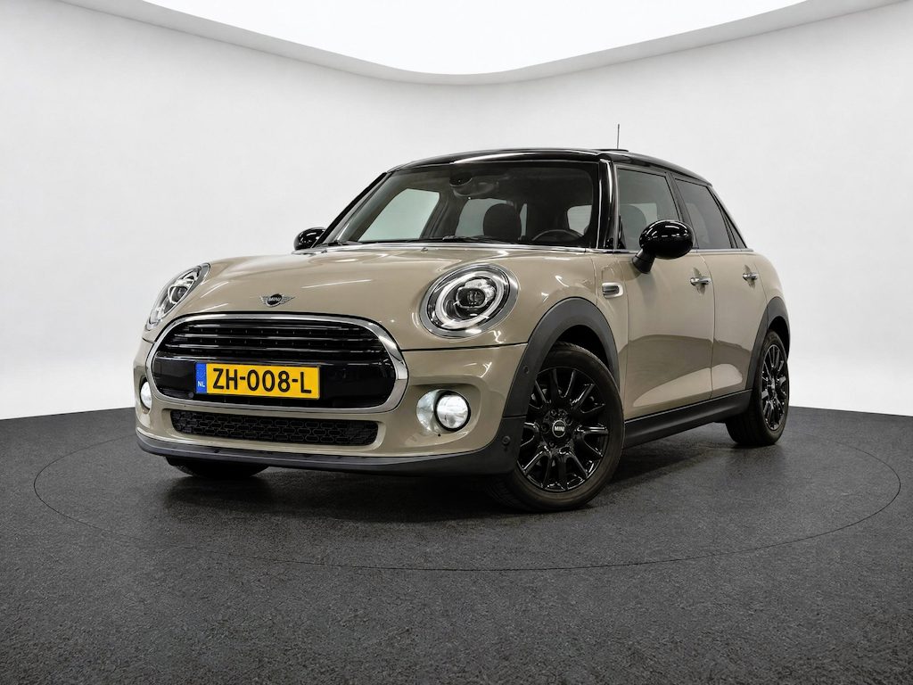 MINI Cooper 5-Deurs 1.5 Business Edition (PANO, JCW, CAMERA, H&K AUDIO, STOELVERWARMING)
