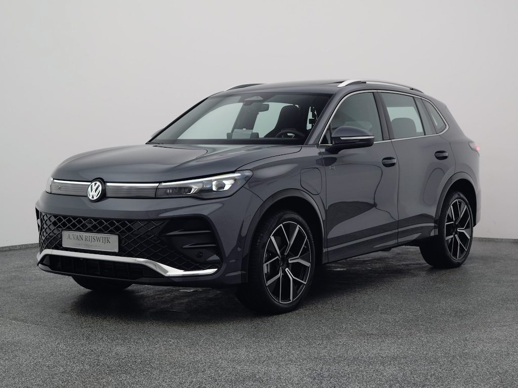 Volkswagen Tiguan 1.5 eHybrid R-Line NEW | PANO | 360° | HUD | ADAPTIVE | STOELMASSAGE | STOEL- EN STUURVERW. | TREKHAAK