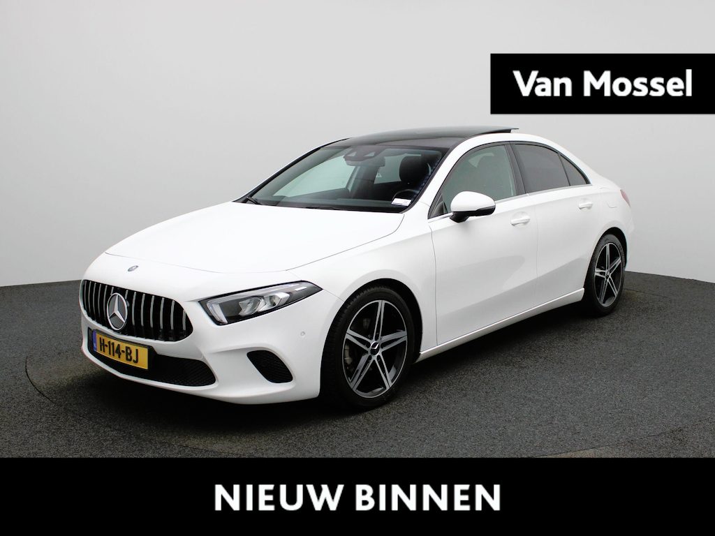 Mercedes-Benz A-klasse 180 Business Solution | Automaat | Apple Carplay / Android Auto | Panoramadak | Stoelverwarming | Achteruitrijcamera |