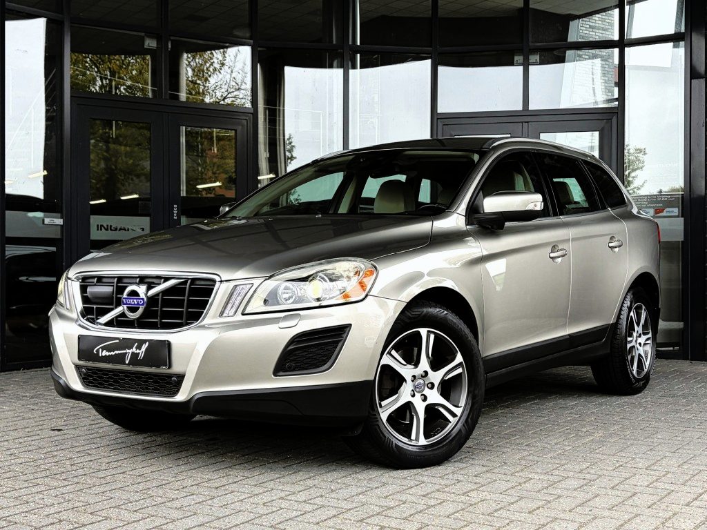Volvo XC60 2.4 D5 AWD SUMMUM NAVI - LEDER - AFN. TREKH. ORG. NL