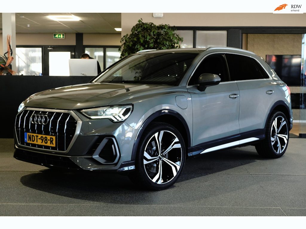 Audi Q3 45 TFSI e S-Line 245 PK Navi Led Cam Leder Cruise Pdc