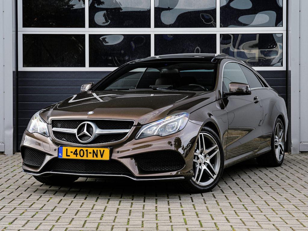 Mercedes-Benz E-klasse Coupé 200 CGI | AMG | Panoramadak | Leder | Full LED | Carplay | Stoelverwarming | PDC v+a