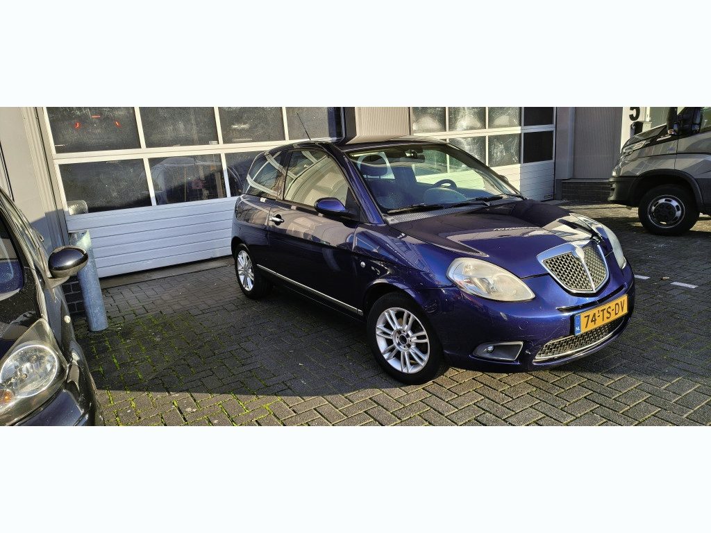 Lancia Ypsilon 1.4 Oro